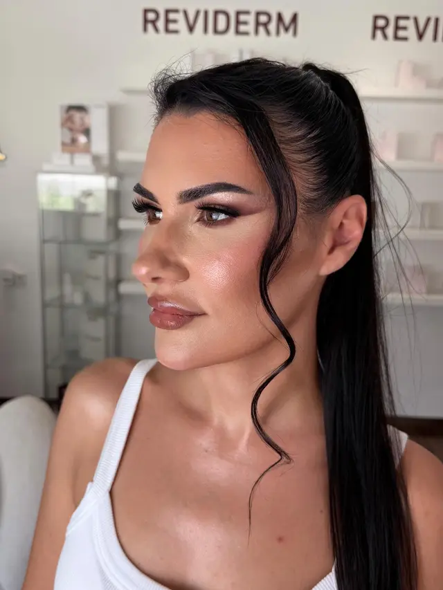 Make-up mit Highlighter im Profil
